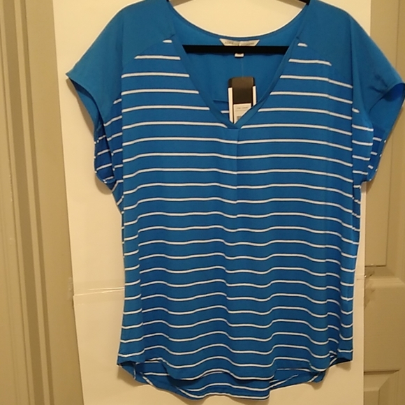 Adrienne Vittadini Tops - ADRIENNE VITTADINI NWT v-neck blue striped…